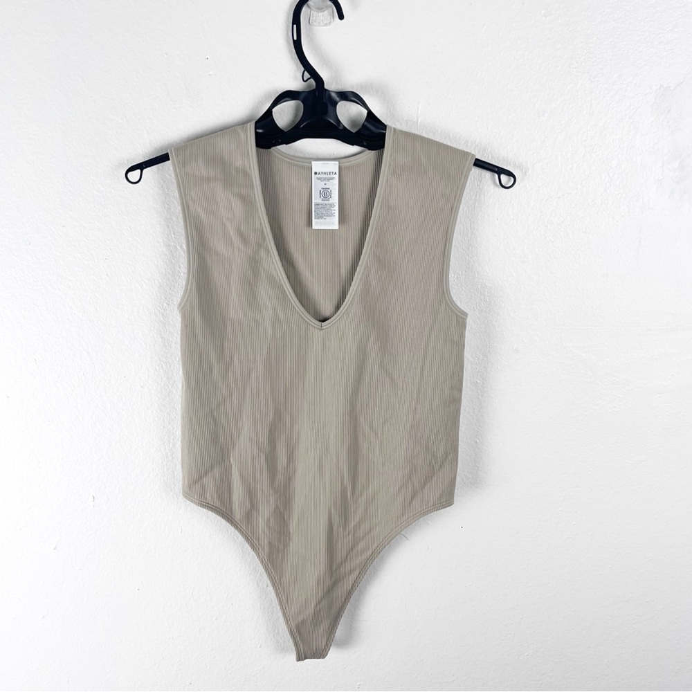 ATHLETA Aurora Taupe Power Of She Ribbed Scoop Neck Sleeveless Bodysuit Medium
